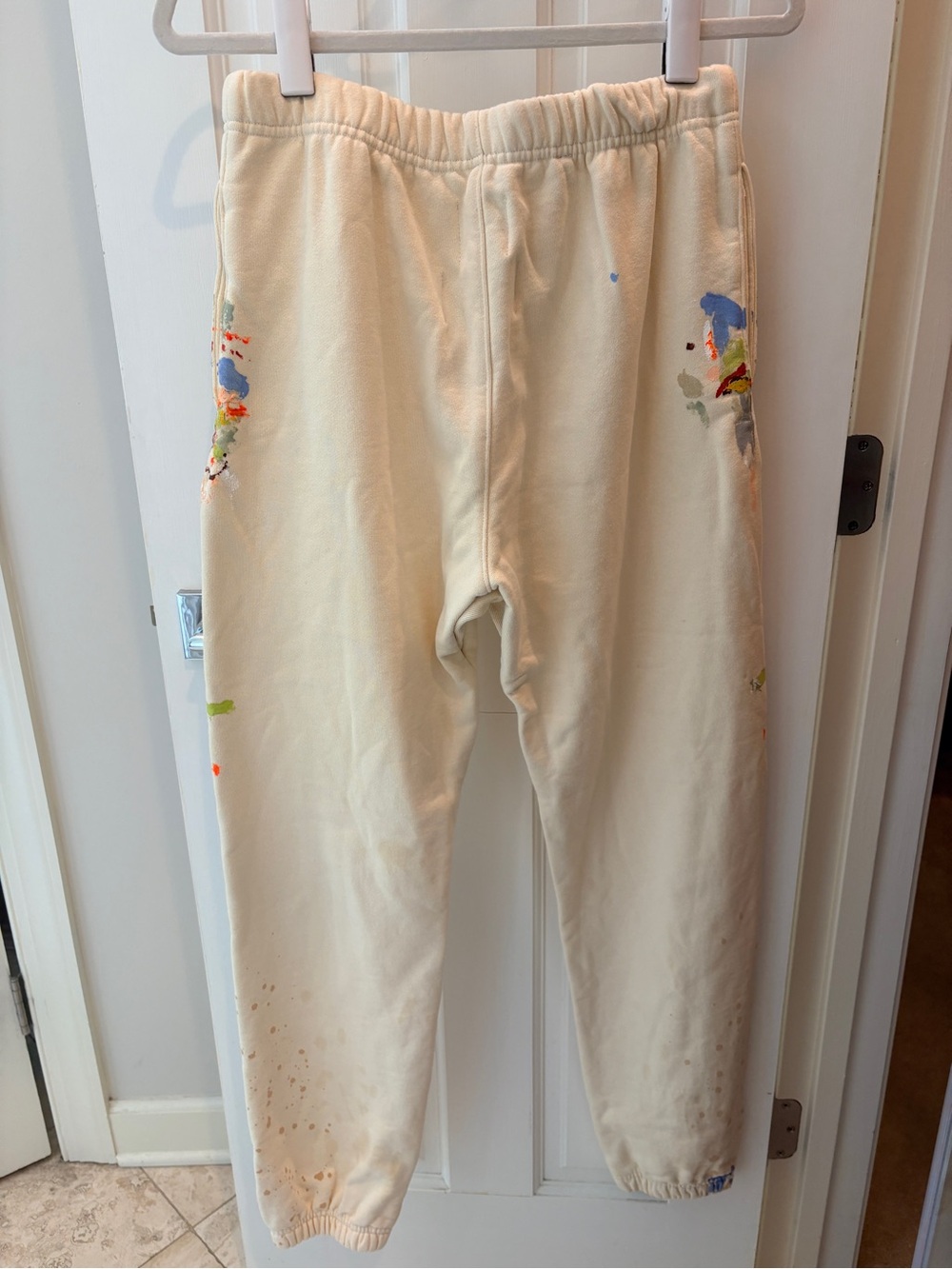 Men’s NWOT Gallery Dept. Cream MSRP $600 paint splatter sweatpants size M - Picture 2 of 6